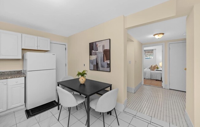 2 beds, 1 bath, 845 sqft, $2,400, Unit A
