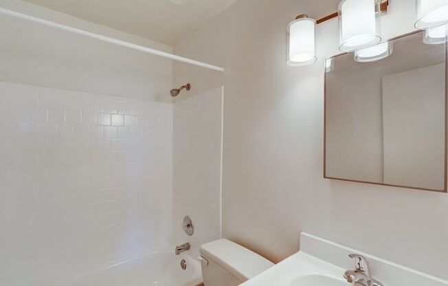 2 beds, 1 bath, 884 sqft, $1,100, Unit 4716-302