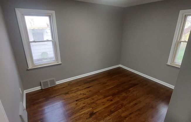 3 beds, 1 bath, $1,600