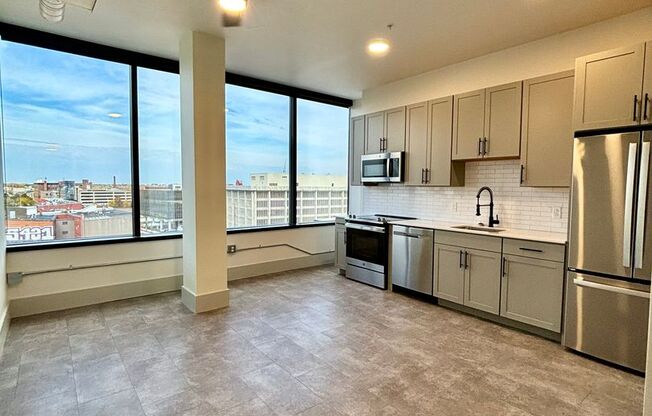 1 bed, 1 bath, 589 sqft, $1,700, Unit 39-718