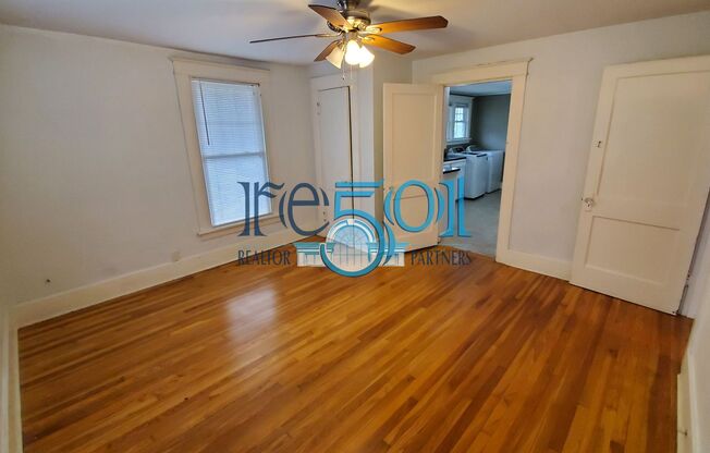 2 beds, 1 bath, 1,100 sqft, $1,250, Unit Palm Upstairs - Apt 3