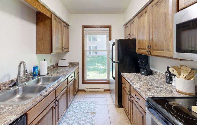 2 beds, 1 bath, 950 sqft, $2,200, Unit 7709CA
