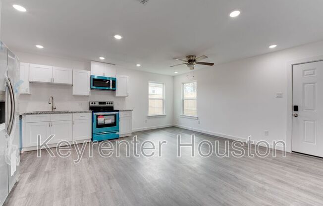 8128 STERLINGSHIRE DR