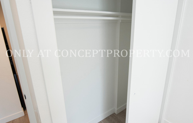 2 beds, 1 bath, 894 sqft, $1,699, Unit 05