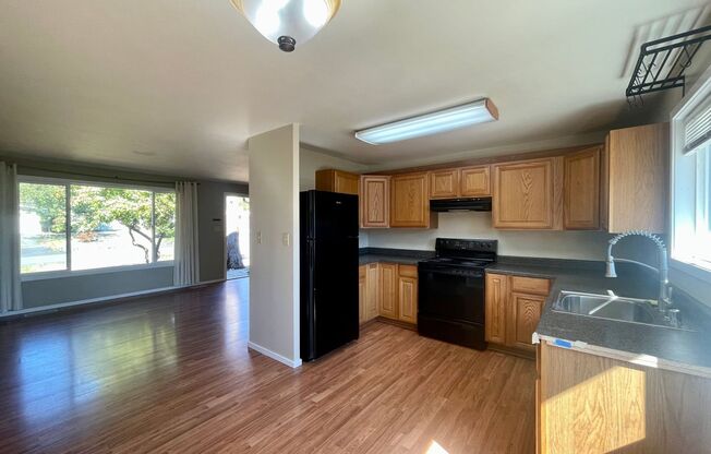 Lynnwood 3 bedroom 1.75 bath home with garage and fenced yard! $2750 per month