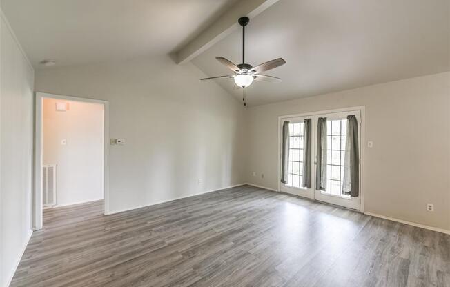5514 VICKITA DR