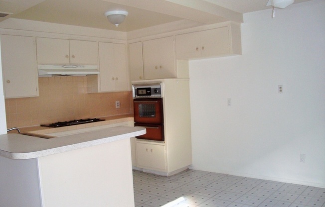 2 beds, 1 bath, $2,065, Unit 37