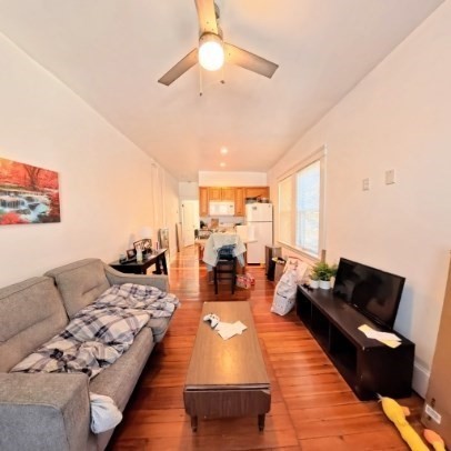 436 WAVERLEY OAKS RD