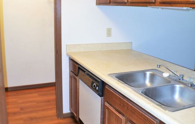 2 beds, 2 baths, 750 sqft, $1,195, Unit #04