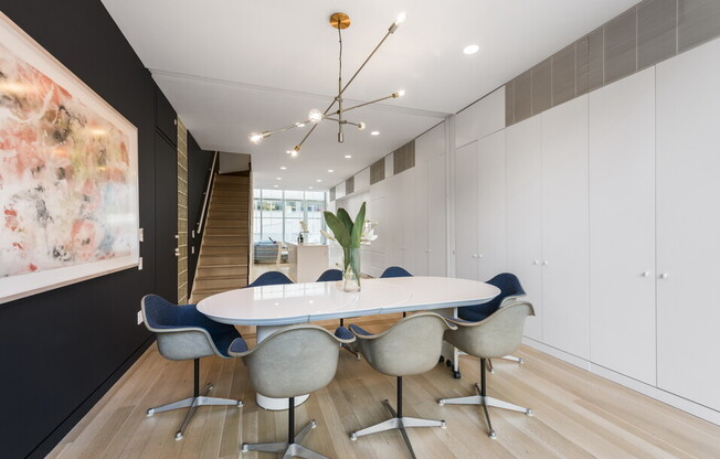 524 W 19 ST