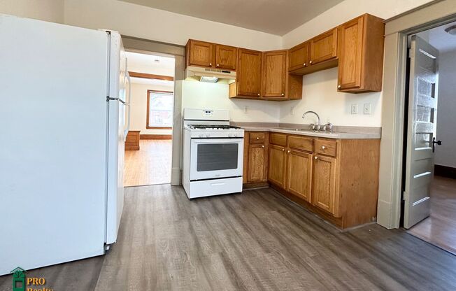 2 beds, 1 bath, 1,200 sqft, $1,595, Unit 02