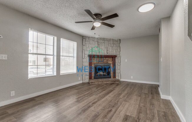 238 ALEXANDRIA DR