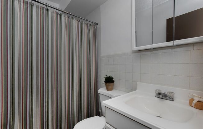 1 bed, 1 bath, 650 sqft, $660, Unit 3509 N Main Street Apt 7