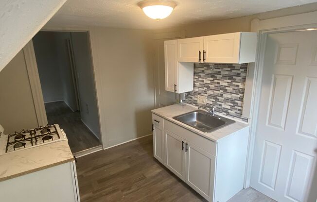 1 bed, 1 bath, 525 sqft, $700, Unit Unit 4