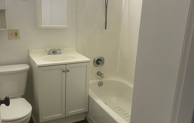 Studio, 1 bath, 290 sqft, $1,350, Unit Unit 105