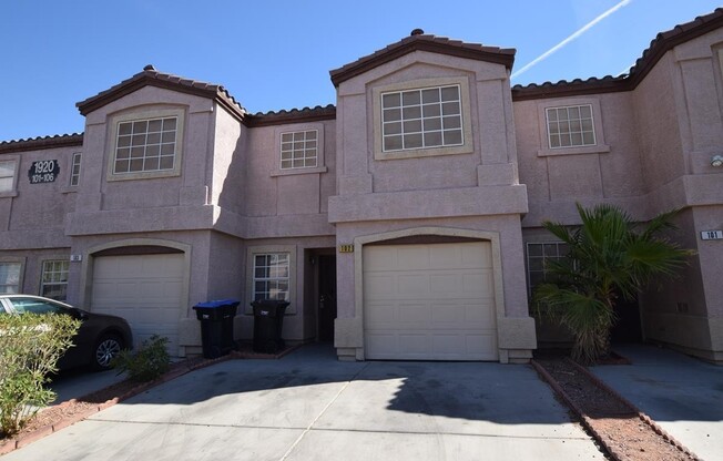 Beautiful 3 Bedroom & 2 1/2 Bath Condo.