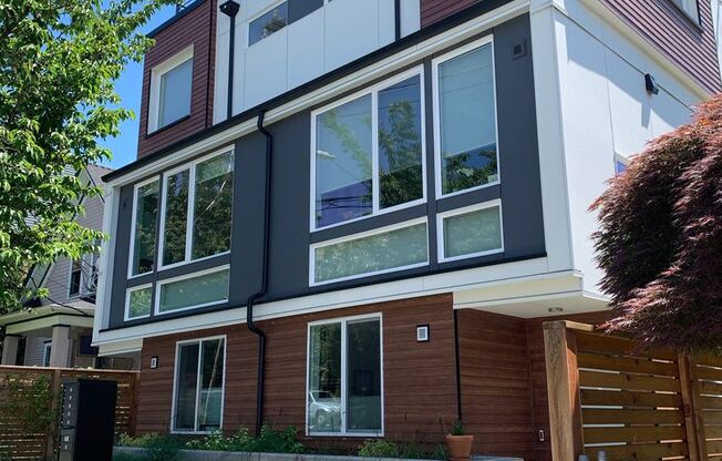 2Br and 2Bath Contemporary townhome