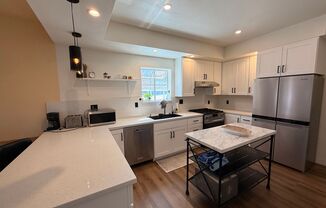 Charming furnished 1BR/1BA+ bonus Room in Oakland.