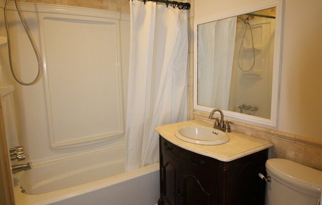 2 beds, 1 bath, $1,695