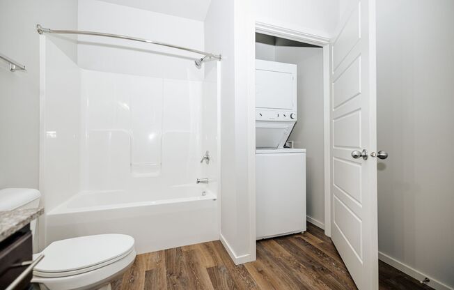 2 beds, 2 baths, 1,008 sqft, $1,715, Unit 315