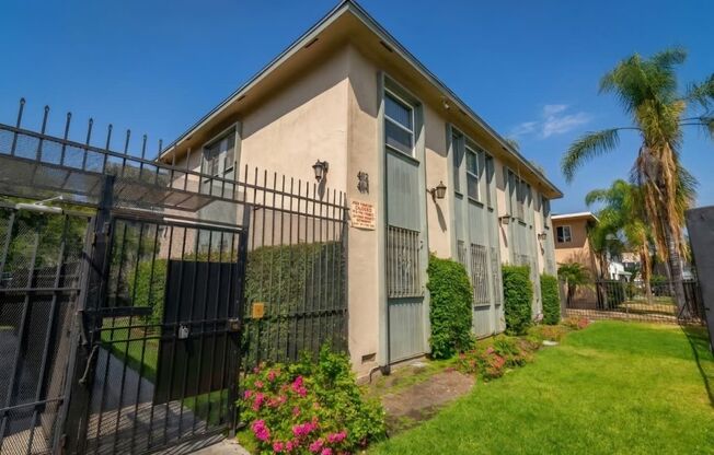 4108-4106 W. Palmwood Dr.