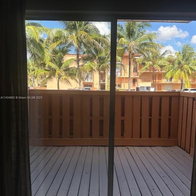 7121 MIAMI LK DR