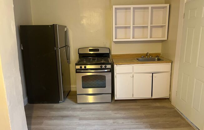 One bedroom one bathroom apartment with heat included