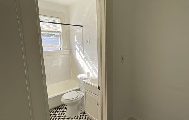 Studio, 1 bath, 650 sqft, $1,175, Unit 919 #13
