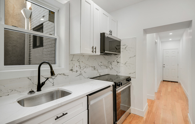 2 beds, 1 bath, $2,900, Unit 1