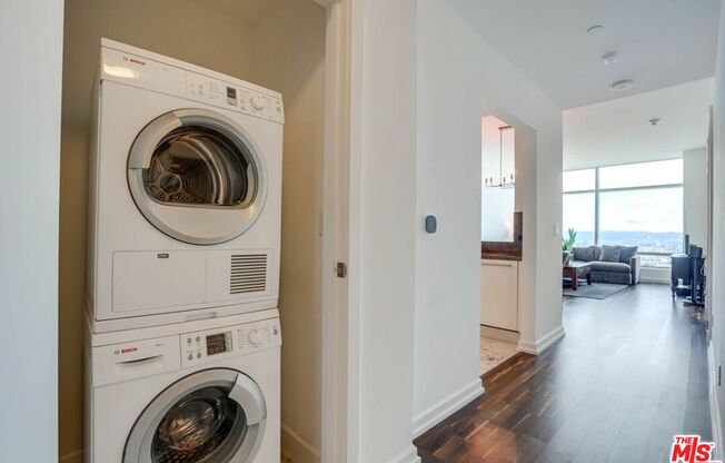 1 bed, 2 baths, 1,020 sqft, $5,500, Unit 31F