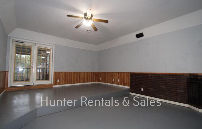 4 beds, 2 baths, $1,075