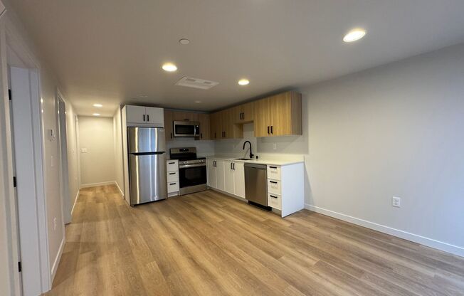 2 beds, 1 bath, $1,949, Unit Unit B