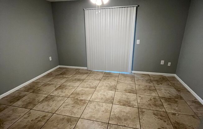 2 Bed| 1 Bath NEW CARPET !