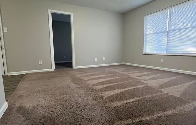 3 beds, 1 bath, 820 sqft, $1,350