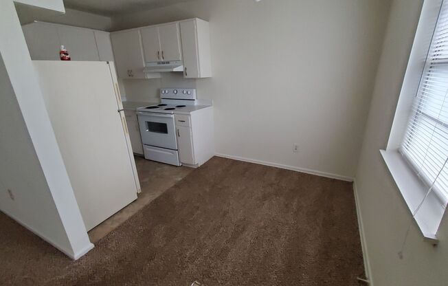 2 beds, 1 bath, 798 sqft, $695, Unit 3