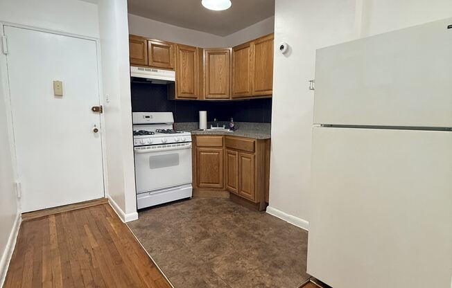 1580 E 18 ST