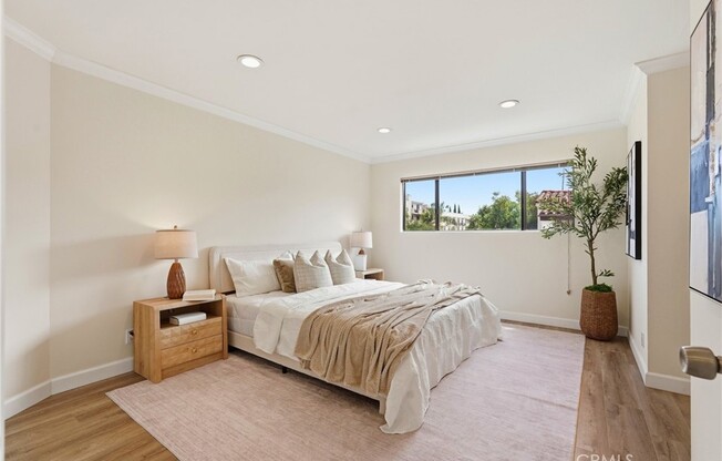 1433 S BEVERLY DR
