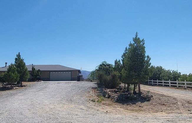 CHARLESTON COMMERCIAL CENTER - David Adam Road