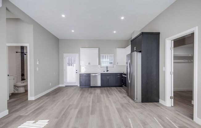 2 beds, 2 baths, 974 sqft, $3,195, Unit 4753-2