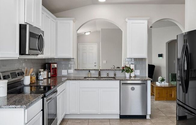 3 Bedroom, 2 Bath, Single Story Home in Highland Park