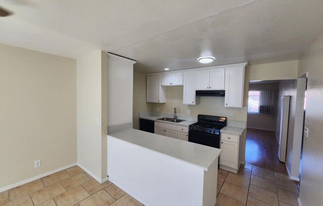 2 beds, 1 bath, 900 sqft, $2,595, Unit 7434