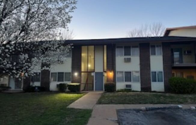 1 Bed / 1 Bath – Updated 2nd Floor Apartment | Water, Sewer & Trash Included