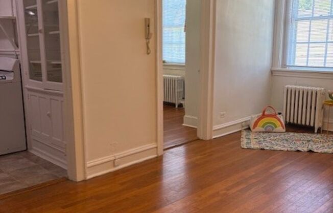 1 bed, 1 bath, 750 sqft, $1,325, Unit 218-7