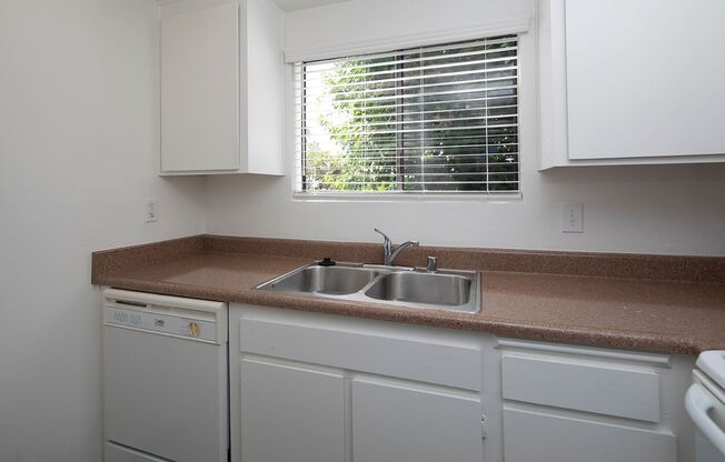1 bed, 1 bath, 725 sqft, $1,975, Unit 27