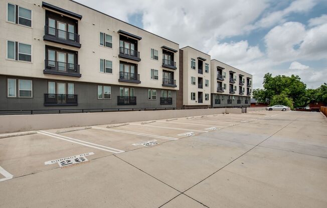 1 bed, 1 bath, 588 sqft, $1,371, Unit 4013