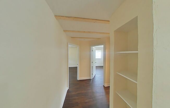 Beautifully Renovated 2/1 - Convenient Location