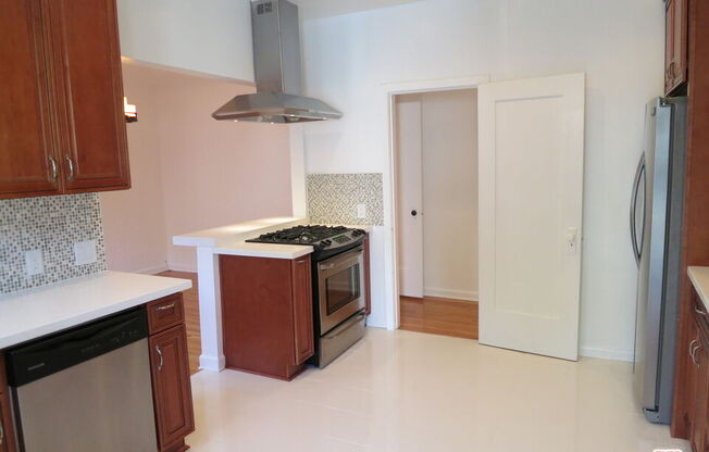 2 beds, 1 bath, $3,760, Unit 535