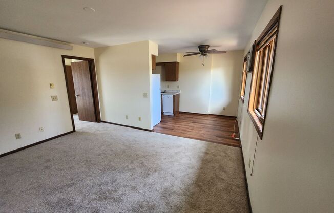 1 bed, 1 bath, $1,195, Unit 10