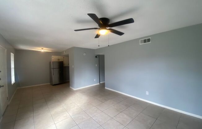 2 beds, 1 bath, 800 sqft, $735, Unit 35