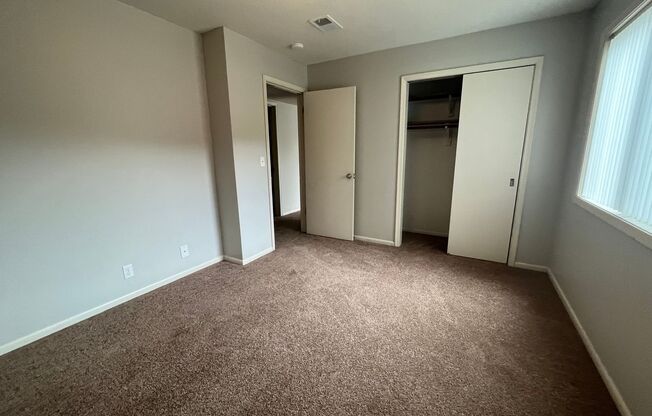 2 beds, 1.5 baths, 800 sqft, $875, Unit 4801 Claire #7